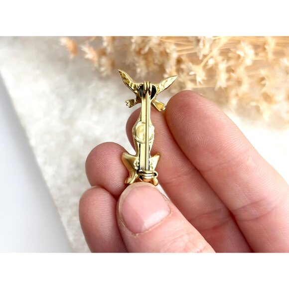 Sassy Art Deco Cat Gold Toned Matte Costume Jewelry Brooch | Lapel Pin - Picture 5 of 10